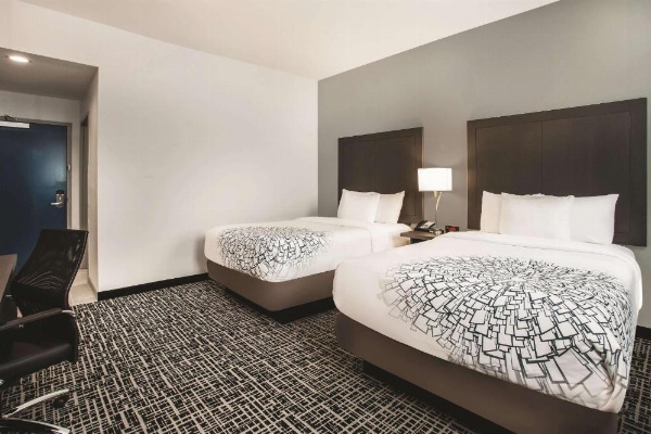 La Quinta Inn & Suites by Wyndham Baltimore Downtown image 11