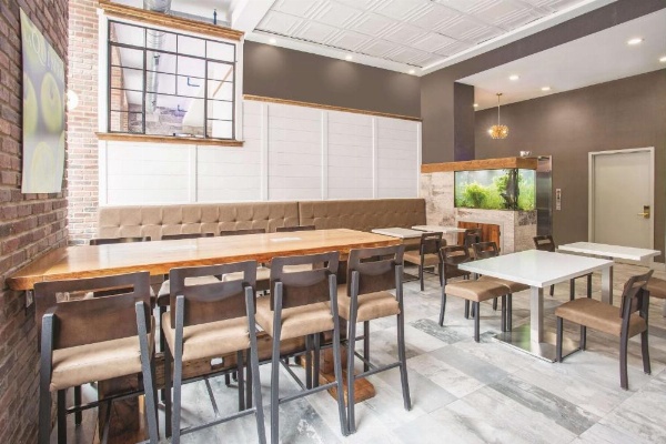 La Quinta Inn & Suites by Wyndham Baltimore Downtown image 30